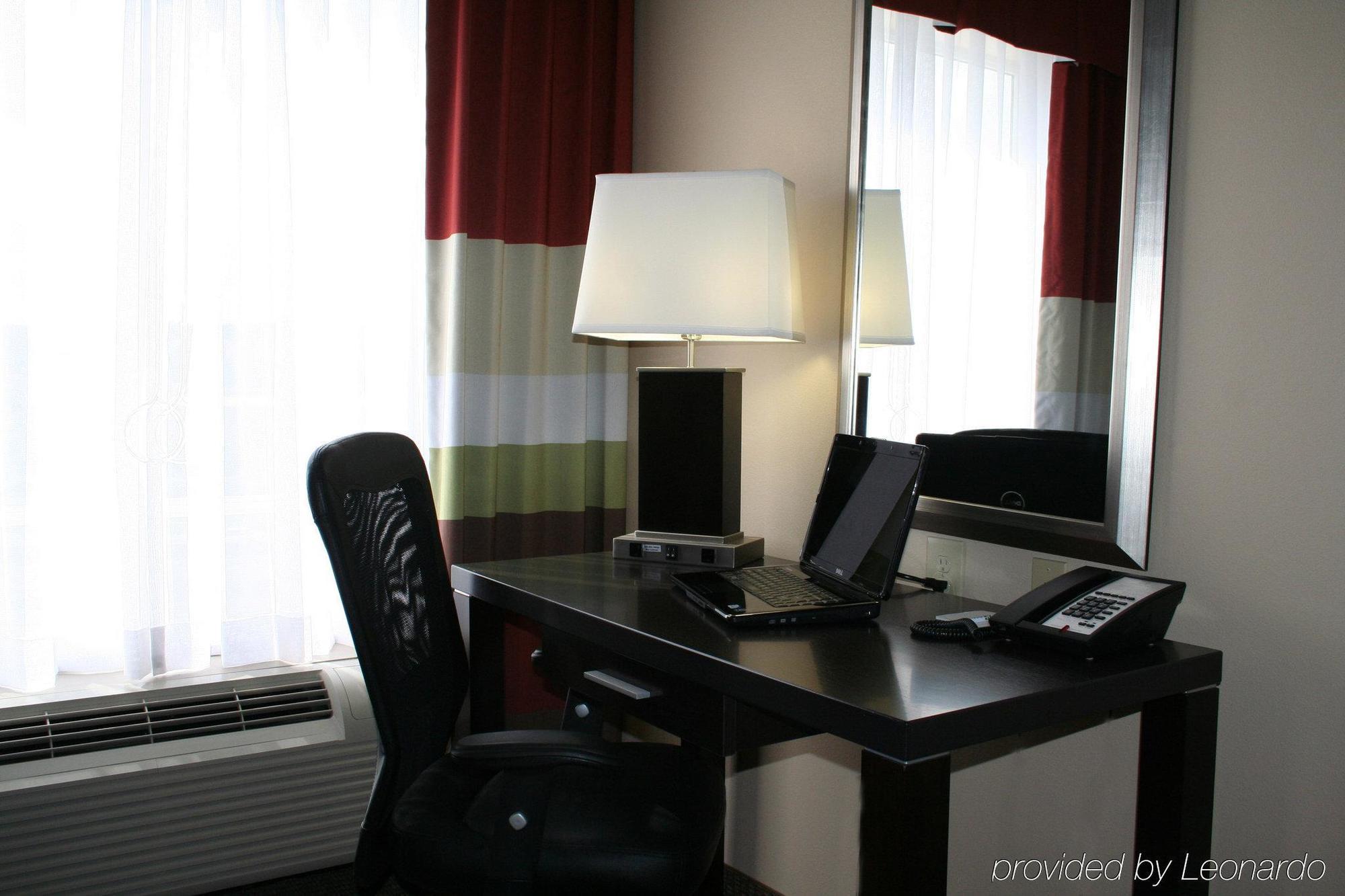 Holiday Inn Meridian East I 59 / I 20 Room photo